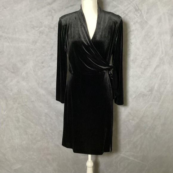 KS Selection Dresses & Skirts - KS Petite 8P Black Velvet Wrap Dress With Shoulder Pads Glam Chic Knee Length